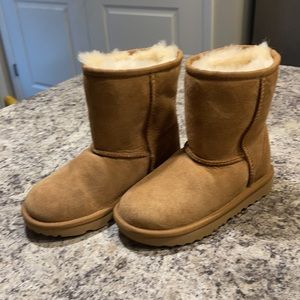 New w/o box toddler size 12 UGG boots: tan, chestnut color BRAND NEW